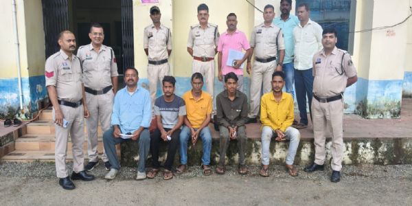 अम्बिकापुर : पुलिस ने आठ भैंसों से लदे दो पिकअप पकड़े, पांच अंतरराज्यीय तस्कर गिरफ्तार