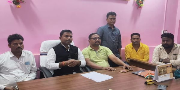 मुखिया प्रतिनिधि के खिलाफ रंगदारी मामले ने लिया सियासी रूप,विधायक ने एसपी और आईजी से बात कर निष्पक्ष जांच की मांग की