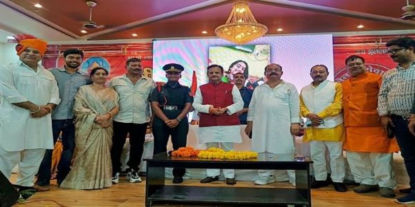 मप्रः रीवा की बेटी आयुषी वर्मा का सेना में लेफ्टिनेंट बनने पर किया गया सम्मान
