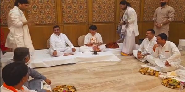 धीरेंद्र कृष्ण शास्त्री से मिले मुख्यमंत्री शुभेंदु अधिकारी
