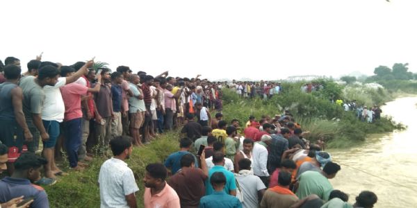 चेकडेम में डूबे दो स्कूली छात्र, दोस्त को बचाने गया किशोर भी लापता
