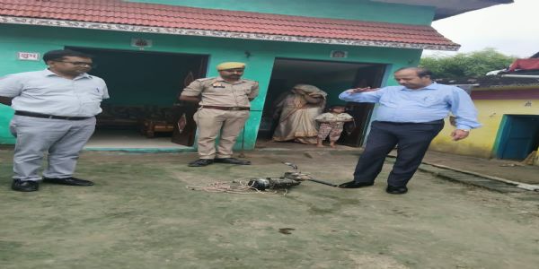 हमीरपुर : जल जीवन मिशन में टूटी मिली टोटियां और पानी खींचते मिले टुल्लू पंप