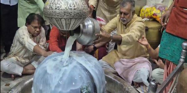 दमोह: प्रहलाद पटेल ने बांदकपुर पहुंचकर किए जागेश्वरनाथ के दर्शन, भगवान शिव का किया अभिषेक