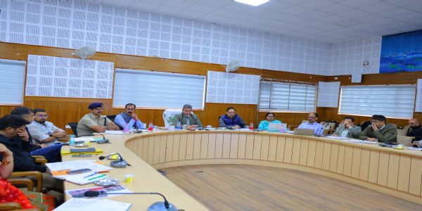 मुख्यमंत्री घोषणाओं को प्राथमिकता, शिकायतों के शीघ्र निस्तारण के निर्देश