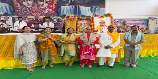 भजनों की स्वर लहरियों पर झूमे श्रद्धालु