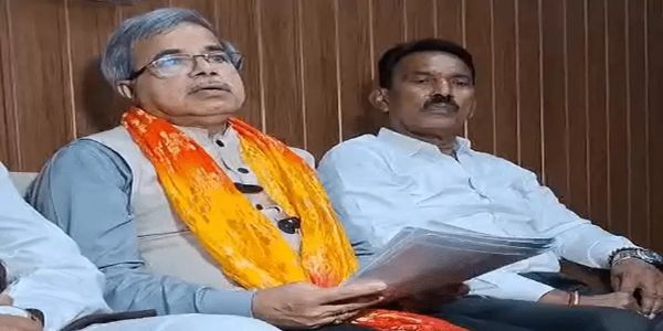जानकारी देते हुए रेलवे बोर्ड के चेयरमैन सतीश कुमार