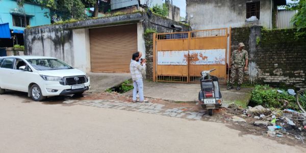 छापेमारी की तस्वीर
