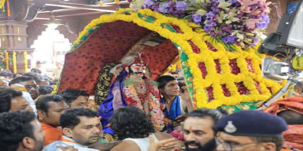 उज्जैन में निकली महाकाल की राजसी सवारी उज्जैन में निकली महाकाल की राजसी सवारी