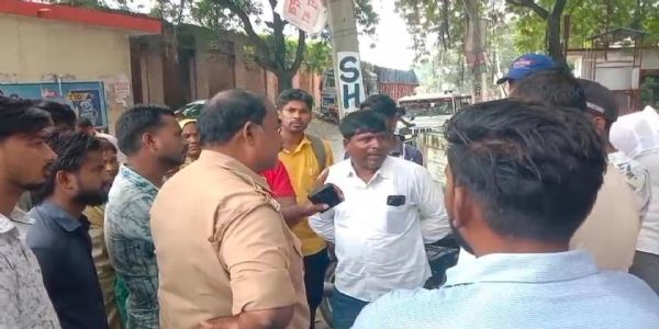 मारपीट में घायल व्यक्ति की मौत, आरोपिताें की गिरफ्तारी की मांग पर अड़े परिजन
