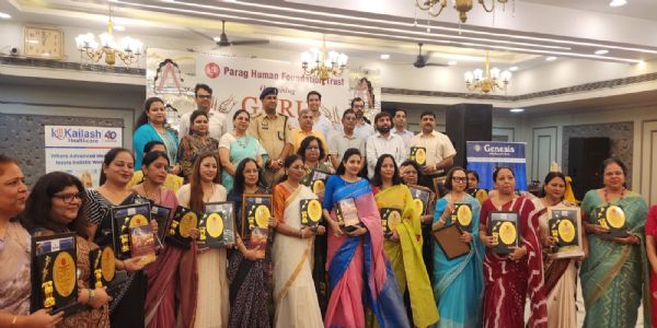 मुरादाबाद के विदुषी एवं विद्वान शिक्षक-शिक्षिकाएं गुरु सम्मान-2026 अवार्ड से सम्मानित