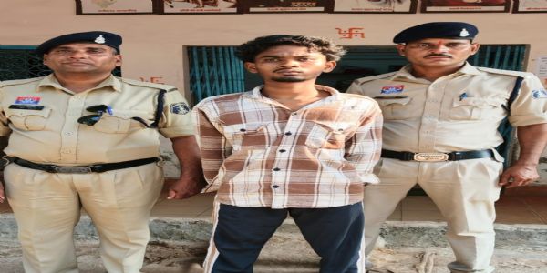 मामूली रंजिश और पुराने विवाद में चाकू घोपकर युवक की दर्दनाक हत्या