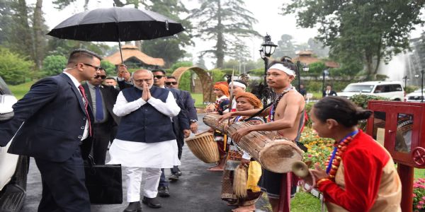 उपराष्ट्रपति राधाकृष्णन का शिलांग पहुंचने पर भव्य स्वागत