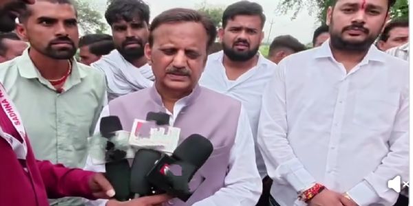 सागरः जहरीली शराब कांड के पीड़ितों से मिले उप मुख्यमंत्री शुक्ल, सख्त कार्रवाई के दिए निर्देश