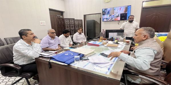 सोनीपत: शहर की 27 सड़कों के गड्ढों को भरने एवं सड़कों की मरम्मत का काम तेजी लाएं: राजीव जैन