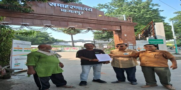 बाढ़ पीड़ितों को तत्काल राहत राशि देने और युद्धस्तर पर बचाव कार्य चलाने की मांग, जिलाधिकारी को सौंपा मांग पत्र