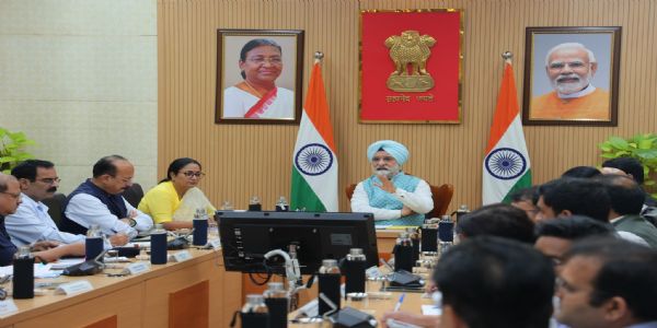 दिल्ली में असुरक्षित इमारतों पर सख्त कार्रवाई और पीजी गाइडलाइंस की समीक्षा करने का निर्देश