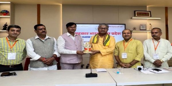 सबको अपना मानकर चलना ही सहकारिता: मनोजकांत