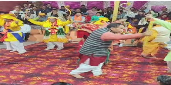 भैंतला खाल में पांडव लीला देखने को रातभर पंडाल में जमे रहे ग्रामीण