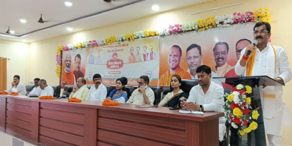 प्रधानमंत्री मोदी के सपनों का भारत बनाने के लिए गांव—गांव पहुंचे कार्यकर्ता : संतोष सिंह