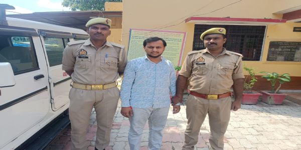 कोडीन सिरप तस्करी गिरोह का मुख्य सरगना आगरा से गिरफ्तार