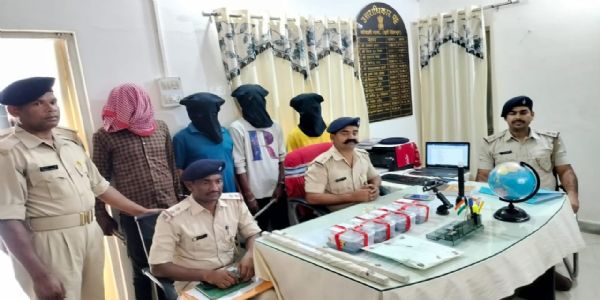 हत्या के चार आरोपित गिरफ्तार, कार और स्टील पाइप बरामद