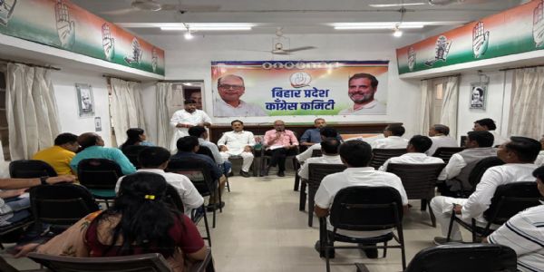 छह प्रमंडलों के कांग्रेस जिलाध्यक्षों एवं जिला प्रभारियों की हुई समीक्षा बैठक