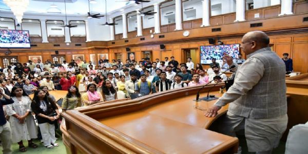 छह महाविद्यालयों के विद्यार्थियों ने युवा संपर्क कार्यक्रम के तहत विजेंद्र गुप्ता से किया संवाद
