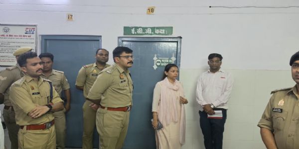 घटना के बाद अस्पताल पहुंचे अधिकारी