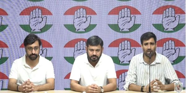 नई दिल्ली में कांग्रेस मुख्याल में पत्रकार वार्ता के दौरान कन्हैया कुमार और विनोद जाखड़। नई दिल्ली में कांग्रेस मुख्याल में पत्रकार वार्ता के दौरान कन्हैया कुमार और विनोद जाखड़।