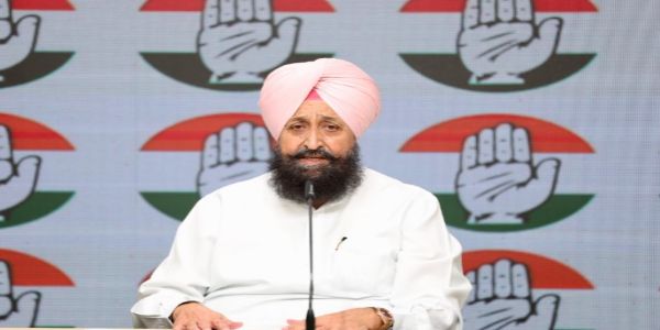 कांग्रेस मुख्यालय में पत्रकार वार्ता को संबोधित करते पंजाब विधानसभा में कांग्रेस विधायक दल के नेता प्रताप सिंह बाजवा। कांग्रेस मुख्यालय में पत्रकार वार्ता को संबोधित करते पंजाब विधानसभा में कांग्रेस विधायक दल के नेता प्रताप सिंह बाजवा।