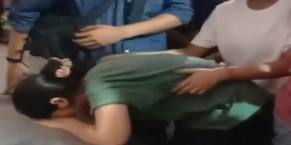 फ़ोटो। भाई के शव से लिपटकर रोटी बिलखती बहने
