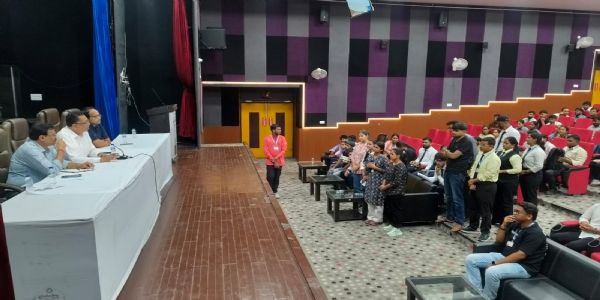 संवाद समस्या समाधान की पहली सीढ़ी : कुलपति