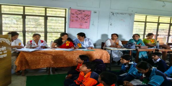 कोट विकासखंड स्तरीय विज्ञान संगोष्ठी मे मीनाक्षी ने मारी बाजी