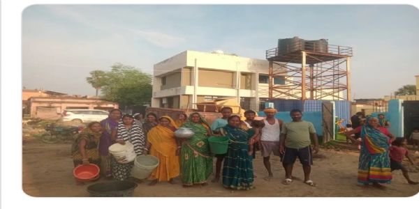 नल जल योजना की मशीन खराब होने से 150 घरों में जलापूर्ति बंद
