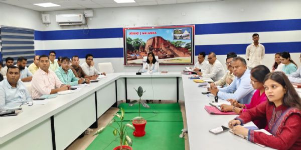 विकास योजनाओं में दिखे धरातल पर बदलाव, जनोपयोगी कार्यों से बदलेगी पंचायतों की तस्वीर : डीएम
