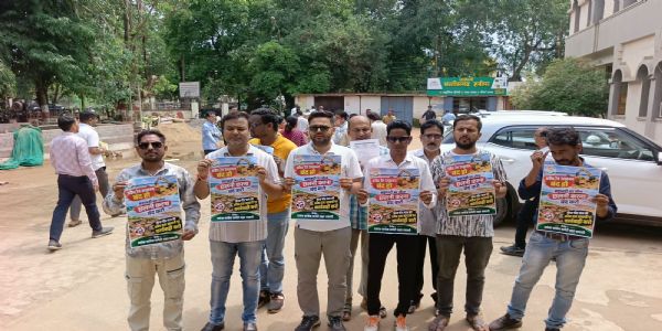 धमतरी : बिना पीटपास दौड़ रहे हाईवा और अवैध डंप पर कार्रवाई की मांग, कांग्रेस ने कलेक्ट्रेट में किया प्रदर्शन