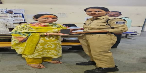 उज्जैनः महाकाल की राजसी सवारी में गुम हुए 15 लोगों के मोबाइल पुलिस ने लौटाए