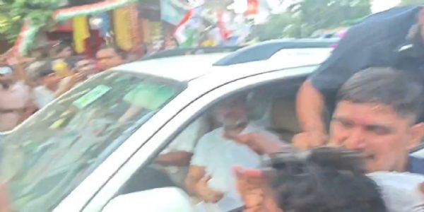 कांग्रेस नेता राहुल गांधी दो दिवसीय दौरे पर रायबरेली पहुंचे, कार्यकर्ताओं ने किया स्वागत