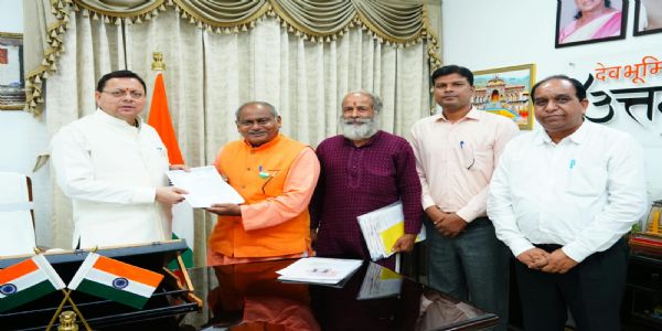 मुख्यमंत्री ने स्वतंत्रता सेनानी परिवारों की समस्याओं पर अधिकारियों को दिए निर्देश