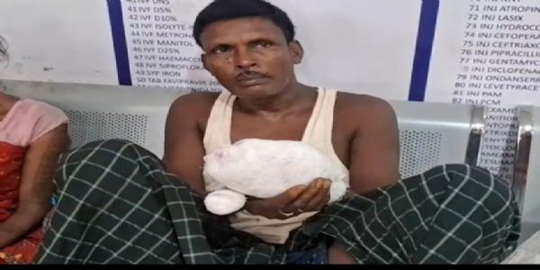 जंगल में बम फटने से एक व्यक्ति जख्मी