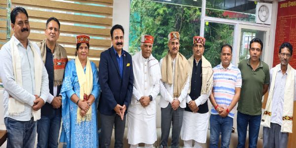 शिक्षा व्यवस्था को मजबूत बनाने और युवाओं के सशक्तिकरण पर बोर्ड अध्यक्ष की जनप्रतिनिधियों से चर्चा