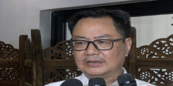 दिल्ली में एक संगीतकार की हत्या पर राजनीति नहीं होनी चाहिए: किरेन रिजिजू