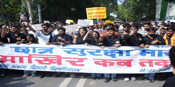 अभाविप ने निकाला छात्र सुरक्षा मार्च, निगमायुक्त के इस्तीफे की मांग