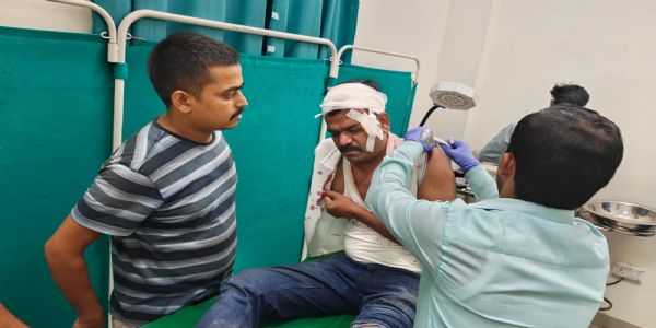 टंडवा में पुलिस बल पर पथराव, थाना प्रभारी घायल