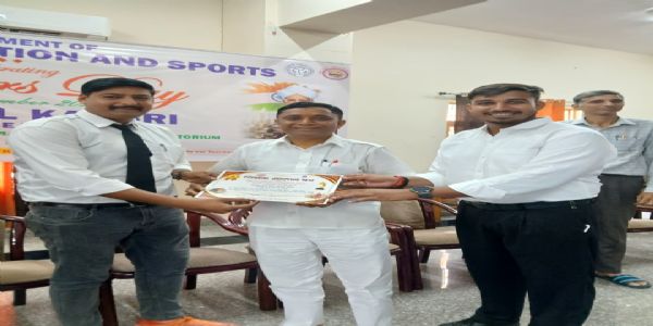 गुरु वंदन कार्यक्रम में छलका श्रद्धा भाव, शिक्षकों को सम्मान-पत्र देकर किया अभिनंदन