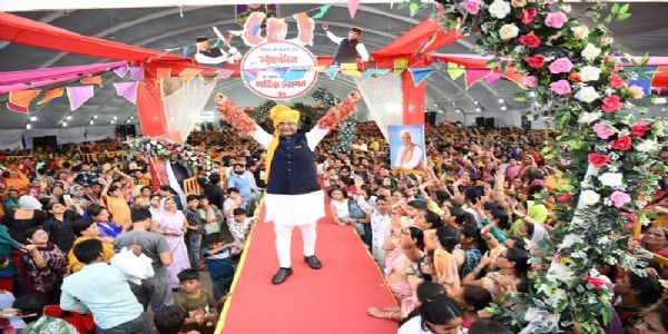 भोपालः नरेला रक्षाबंधन महोत्सव का भव्य समापन, मंत्री सारंग को इस साल 1.89 लाख बहनों ने बांधी राखी