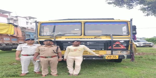 सड़क सुरक्षा अभियान में 97 वाहनों की जांच, 32 से 4.43 लाख रुपये जुर्माना वसूला