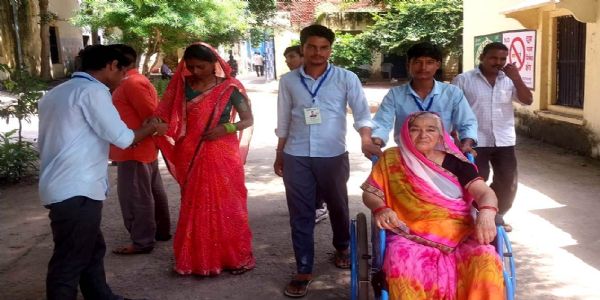 सैपऊ में सर्वाधिक 90.77 प्रतिशत तथा धौलपुर में 74.46 प्रतिशत मतदान