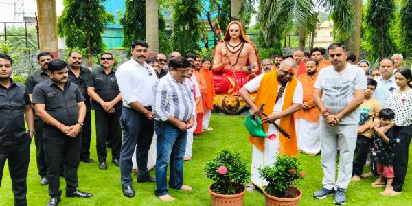 हिमालय बचा तो बचेगी जीवनधारा, 11 लाख पौधे लगाएंगे अनुयायी