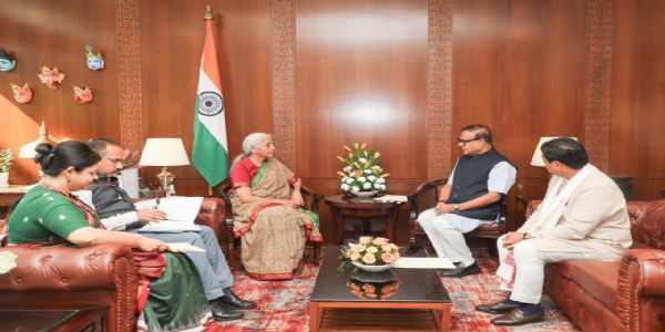 असम, मेघालय के मुख्यमंत्रियों ने बाह्य सहायता प्राप्त परियोजनाओं को गति देने की मांग की